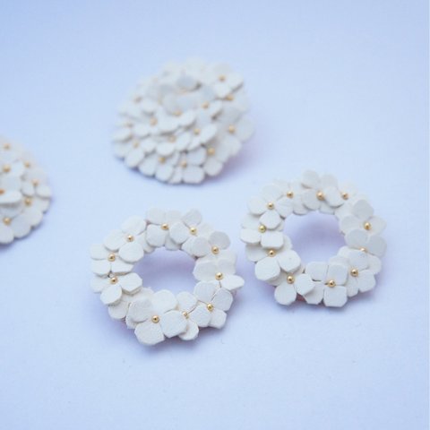 White Flower circle イヤリング(ピアス)