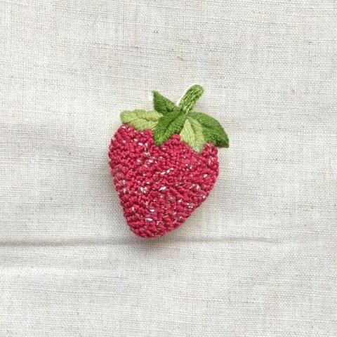 いちごの刺繍ブローチ　苺