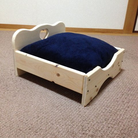 newペットベッド　小型犬・猫用木製ベッド（クッション付き）