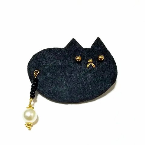 【Sold Out】しっぽが揺れる黒猫のブローチ(ミニ)