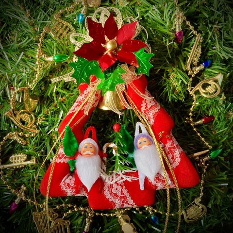 【クリスマスツリー型】赤と白モールサンタのリース《送料無料》