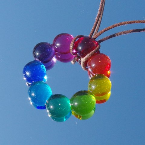 ガラスのリース『りーす【虹】』ネックレス 【紐の色、長さ選べます】【受注制作】≪送料無料≫