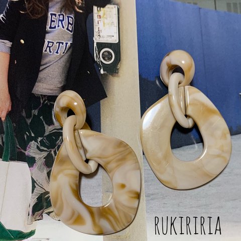 RUKIRIRIA #258 ベージュ チェーンピアス  大ぶりピアス 大ぶりイヤリング 