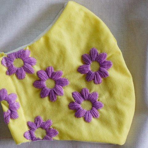 お花の刺繍布マスク　レモンイエローと紫