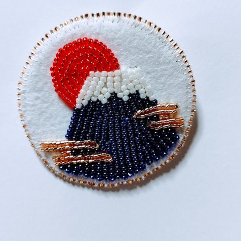 ビーズ刺繍　富士山の日の出ブローチ