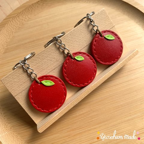 手縫いで作るりんご🍎キーホルダー