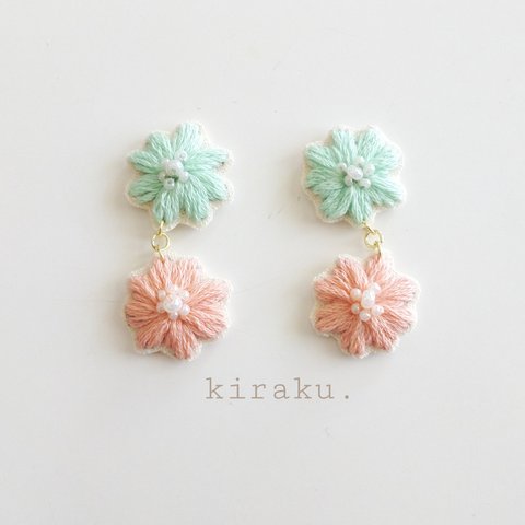 花の刺繍イヤリングorピアス　パステルカラー　グリーン✕ピンク