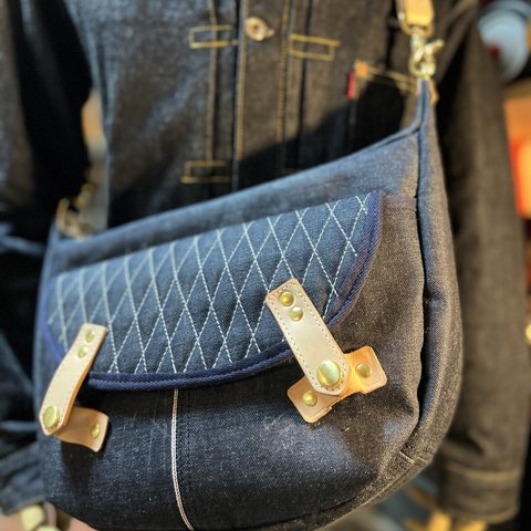 ダイヤモンドステッチフラップ　セルビッチデニムヌメ革ショルダーbag