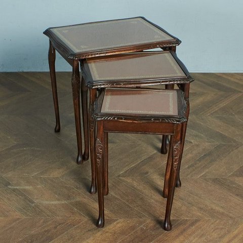 [送料無料][80249]英国 クラシック ガラストップ ネストテーブル ブナ 猫脚 カブリオール サイドテーブル ローテーブル 3連 花台 飾り台 イギリス