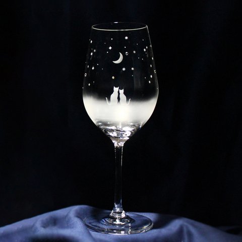 【一緒に見る三日月の夜空 / ワイングラス】猫モチーフのワイングラス　★名入れ加工対応品（有料）