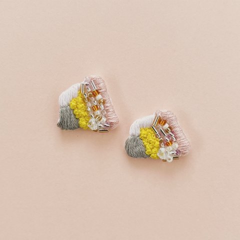 peach×lemon刺繍ピアス