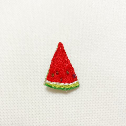 スイカの刺繍ブローチ