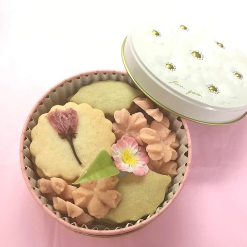 クッキーギフト🎁季節限定 桜のクッキー缶   ブーケ缶