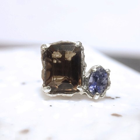 片耳販売/スモーキークオーツ・アイオライトピアス【Melty pierce＜Smoky quartz/Iolite＞ 】