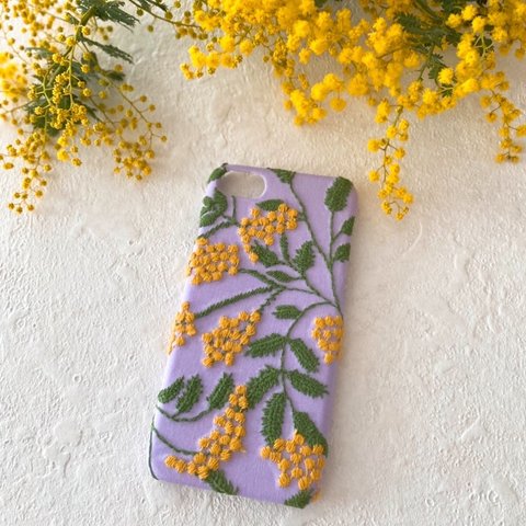 刺繍のミモザ咲き誇る　iPhoneケース