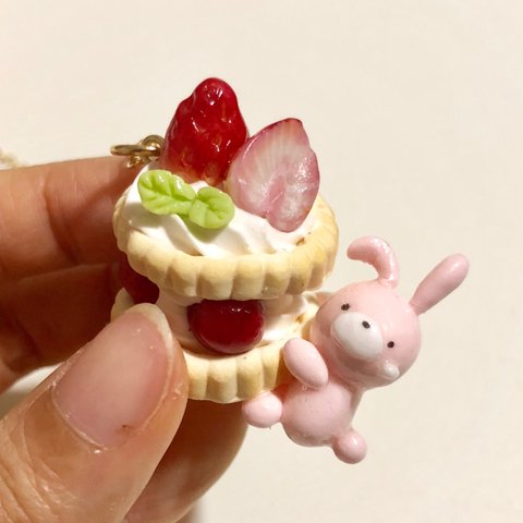 うさぎのケーキだっこネックレス