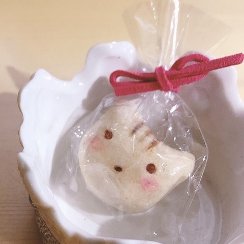 木粉粘土のマグネット(猫)