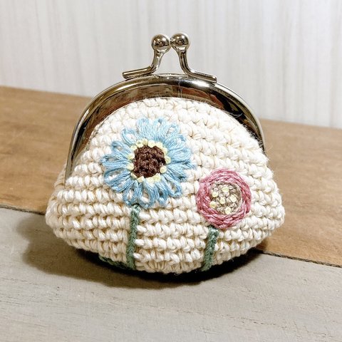 コロンとしたお花刺繍がま口小銭入れ