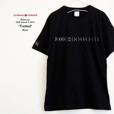 さりげなさがカッコいい、ギターのフレットＴシャツ   ※プレミアム仕様※【ブラック】プレミアムなちょい厚手半袖クルーネックTシャツ