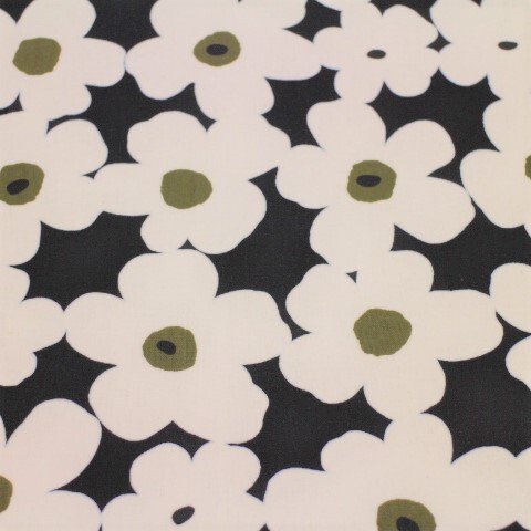 綿麻ラミネート生地　 大きな花柄　  黒色×白色　Ｒー２４８　 １０７㎝幅×５０㎝