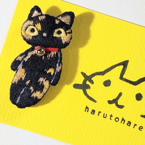 鈴ねこさん刺繍ブローチ