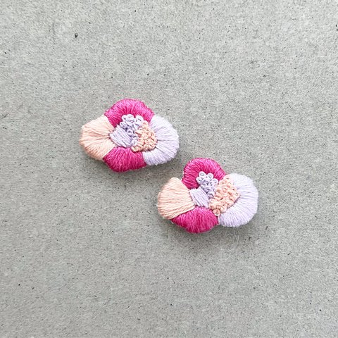 flower×pink刺繍ピアス