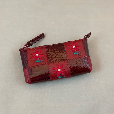 キーホルダー付き小銭入れ、スマートキーケース（ワインレッドに花の刺繍）No.02012-05