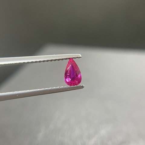 264.天然ルビー  3.8×6.3 0.52ct