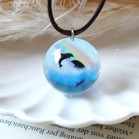 イルカと虹のネックレス 青空 海（キーホルダーへの変更可）