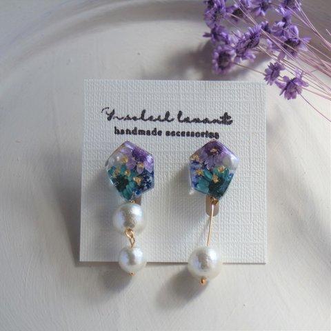 flower swingingcotton pearl earrings bluelame  多角形  ドライフラワーとコットンパールの揺れるピアス/イヤリング アシメントリーアクセサリー