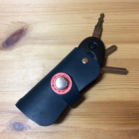 キーレスキーと家の鍵が入る革のキーケース（ボタン・色を選べます）　　　　　　KH-033