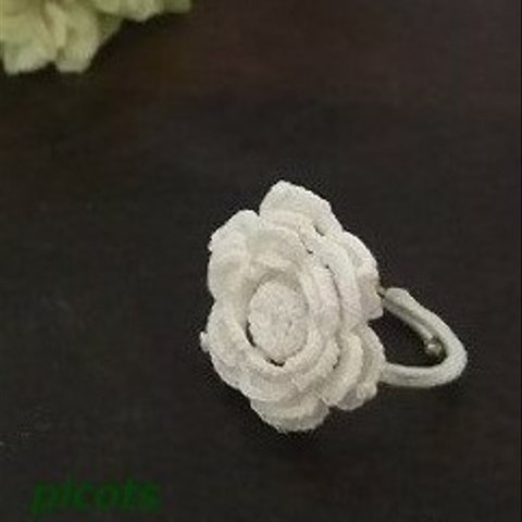 手編み☆アンティーク調の花の指輪