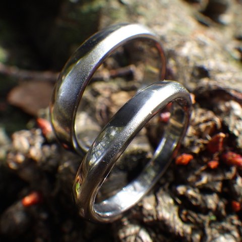 【金属アレルギー対応】 黒くて魅力的な素材・タンタルの結婚指輪