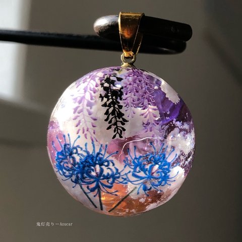 タンザナイト色の夜空に咲く藤の花と彼岸花雲レジン　オルゴナイト　ドロップレジンネックレス