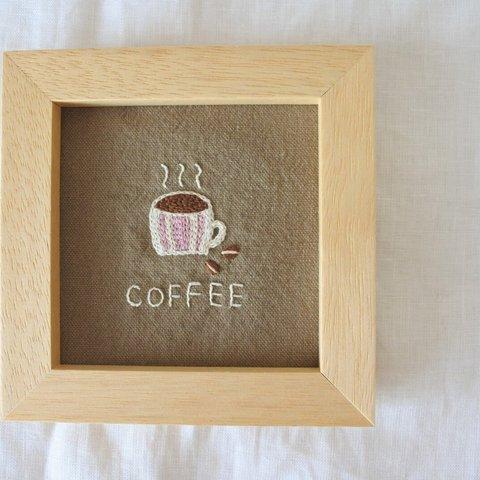 コーヒーと豆。　ミニ刺繍フレーム　壁掛け　ももいろ✕しろ