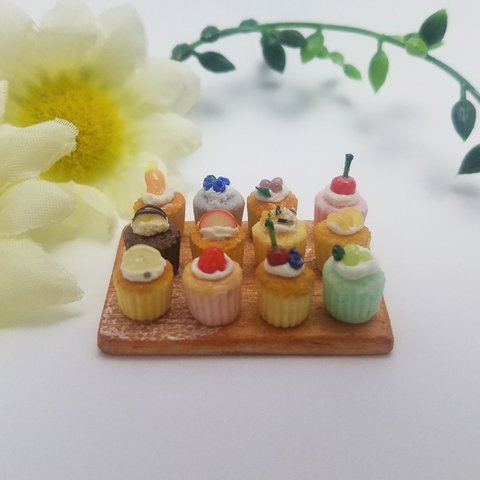 SALE❢ミニチュアフード♡12種のカラフルフルーツカップケーキ