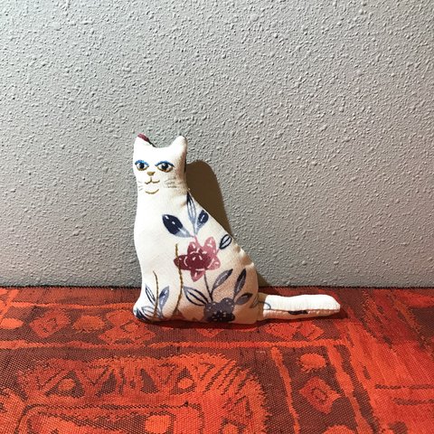 猫の人形　着物地の人形　猫の飾り