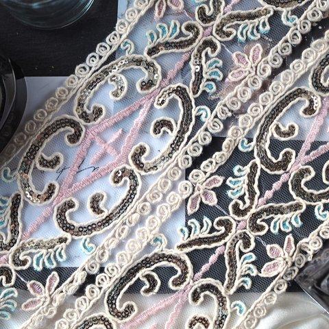 インド刺繍リボン　50㎝入り　ダイヤ　菱型　スパンコール　ビーズ刺繍　チュール　金糸　白　ホワイト　ピンク
