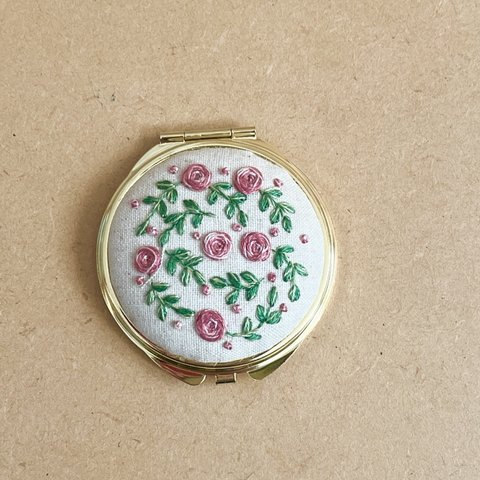 バラ刺繍　コンパクトミラー