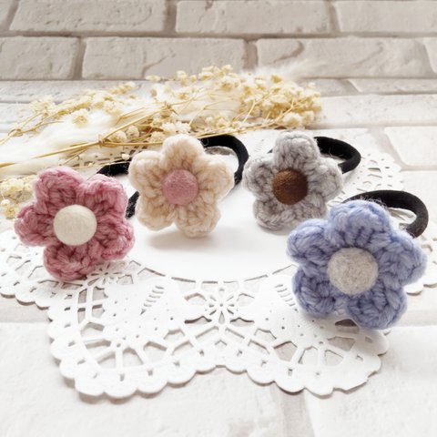 お花のヘアゴム [手編み]　ヘアゴム/毛糸/手編み/花/くるみボタン/メランジ/フェルト