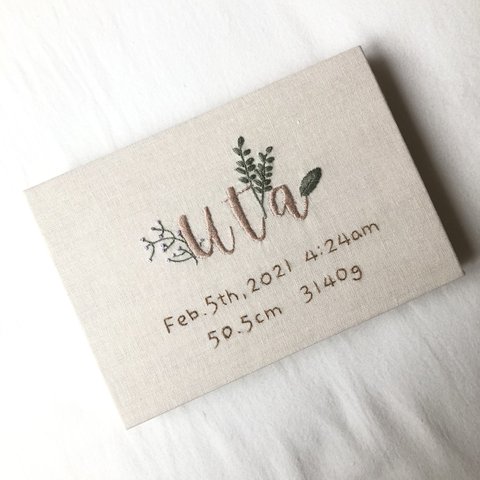 《展示品 066》刺繍バースボード　刺繍命名書　出産祝いにも◎ 