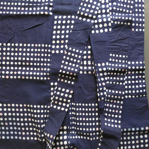 浴衣ジレ　紺地に白とピンクの水玉で市松　袖なし羽織　　Yukata gilet checkered with white and pink polka dots on navy blue sleeve