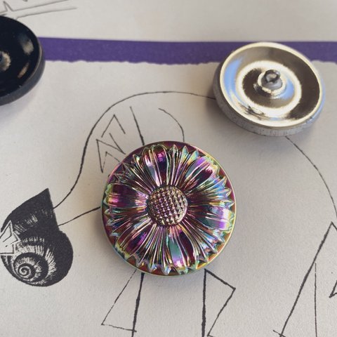 【1コずつ販売】手打ち　ハンドメイド#czechbutton#czechglass チェコボタン　28㍉ ②玉虫b