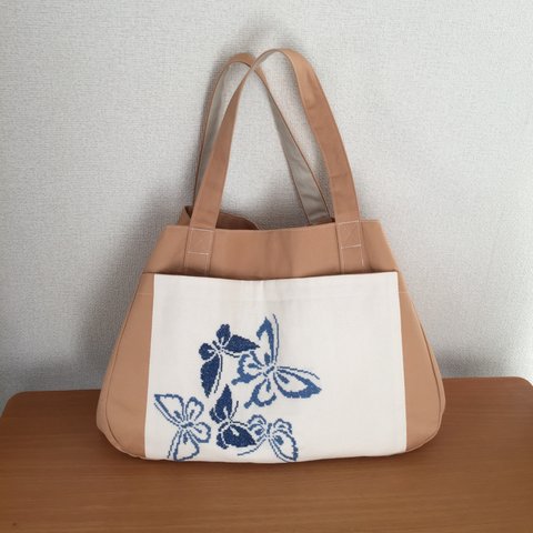 手刺繍の大きなバッグ★蝶々