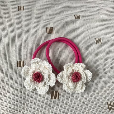 手編みお花のヘアゴム