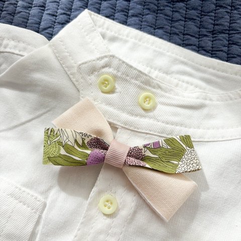 蝶ネクタイ ♛  cotton × flower （ green × light beige ）ベビー キッズ 赤ちゃん 子供 男の子