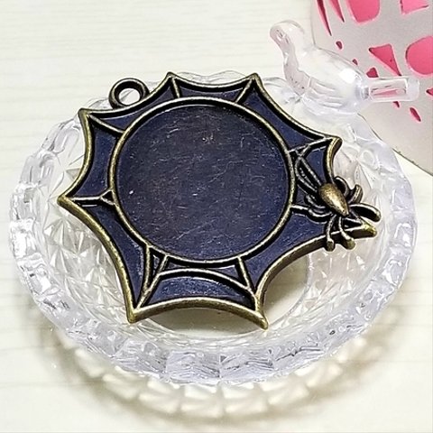 レジン空枠【クモの巣(約4.0×3.9cm)1個/ダークゴールド】クモの巣/ハロウィン/フレーム/カラワク/メタルチャーム/手芸材料/レジン用品/素材/資材