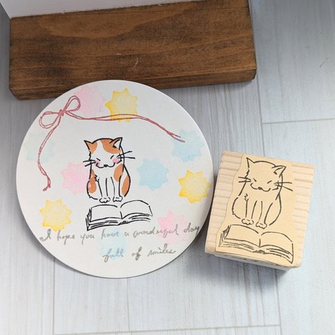 【本を読む猫はんこ】消しゴムはんこ