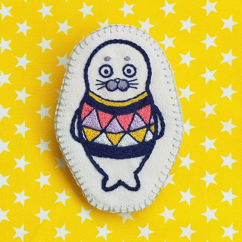 おじさん!?あざらし☆　手刺繍ブローチ