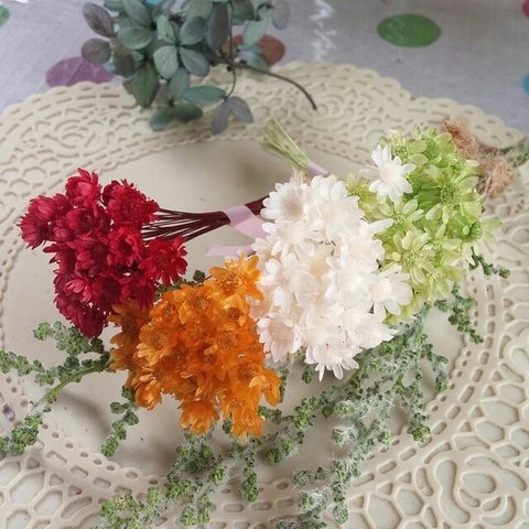 小さな花束☆４色スターフラワーミニとマルセラ